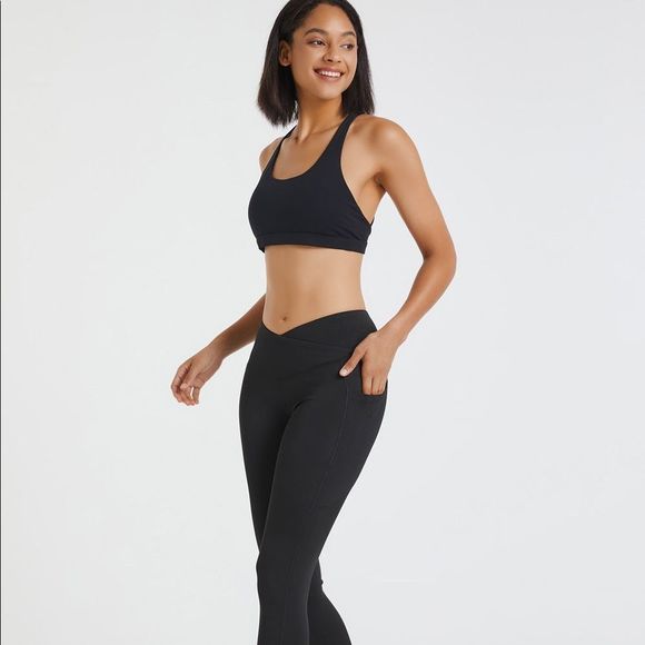 Black Crossover Legging With Pockets - Picture 2 of 6